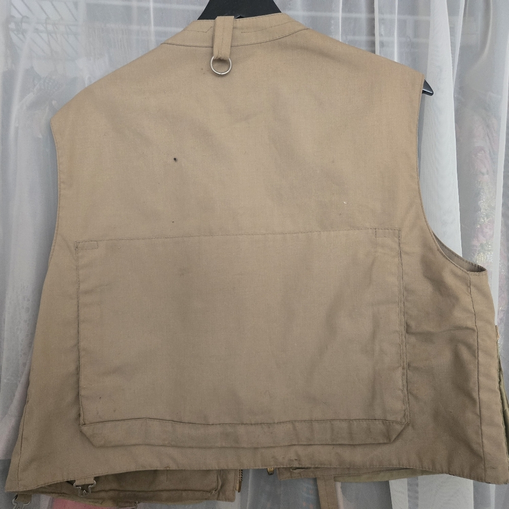 Orvis Tan Fishing Vest with Unique Patches - Picture 4 of 4